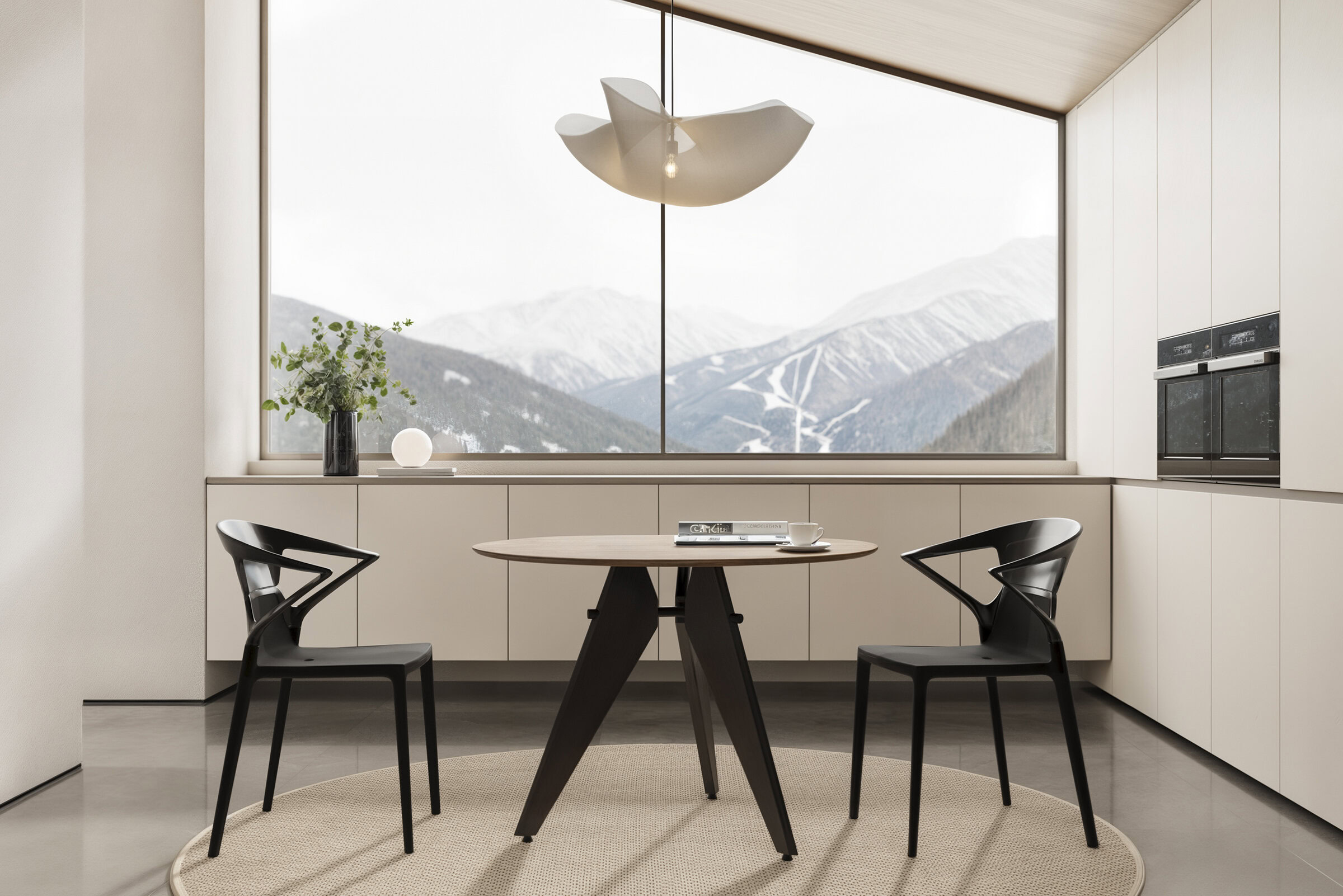 Zonă de luat masa modernă și minimalistă, cu scaune negre elegante, o masă rotundă din lemn și o fereastră panoramică mare cu vedere la munții înzăpeziți, completată de iluminat elegant și decor contemporan.