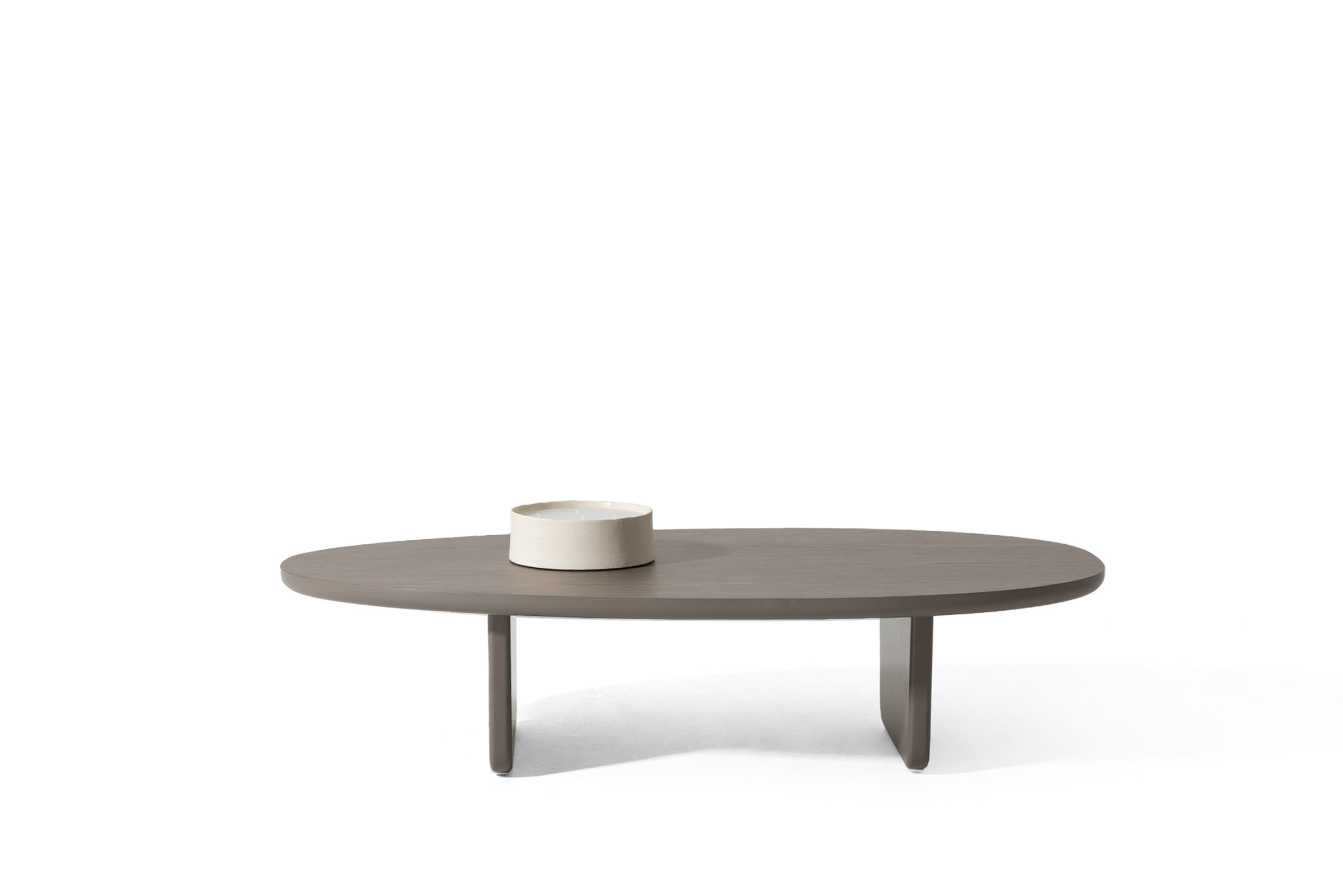 Masă de cafea modernă și elegantă, cu formă ovală, finisaj din lemn și design minimalist, perfectă pentru decorul contemporan al camerei de zi și pentru interioarele elegante ale casei.
