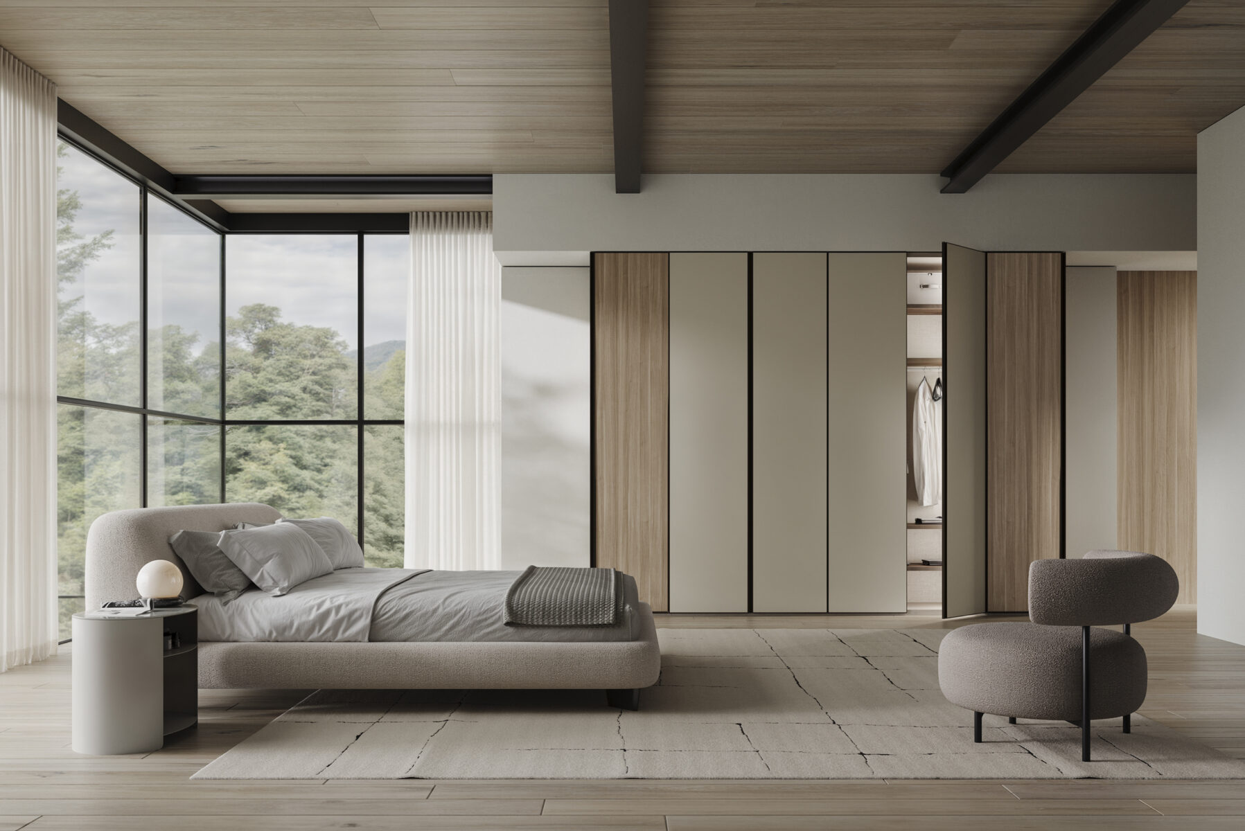 Dormitor contemporan cu ferestre mari de la podea până la tavan, pat minimalist cu lenjerie de pat în culori neutre, măsuță laterală modernă cu lampă și un fotoliu elegant și stilat, într-un spațiu senin, luminat natural, cu accente din lemn.