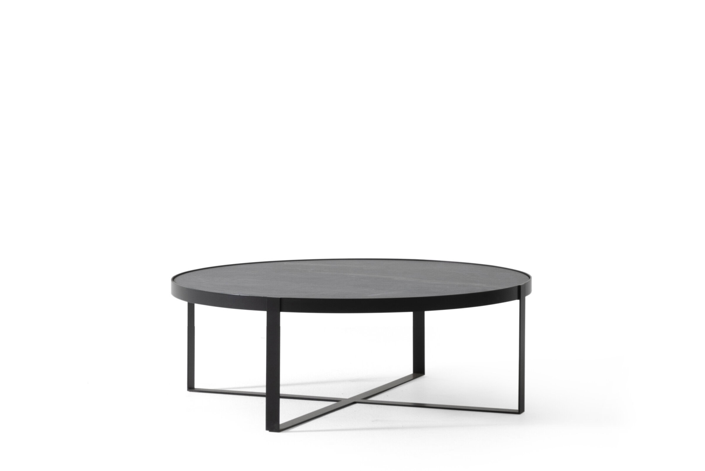 Masă de cafea modernă și elegantă, de culoare neagră, cu cadru metalic și blat rotund, perfectă pentru livinguri contemporane și decor interior.