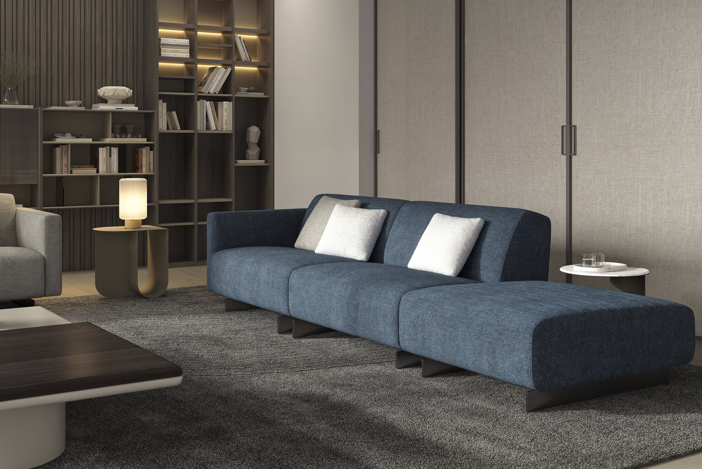 Canapea albastră modernă și elegantă, cu perne albe de accent într-un living contemporan, perfectă pentru un decor elegant și confort.