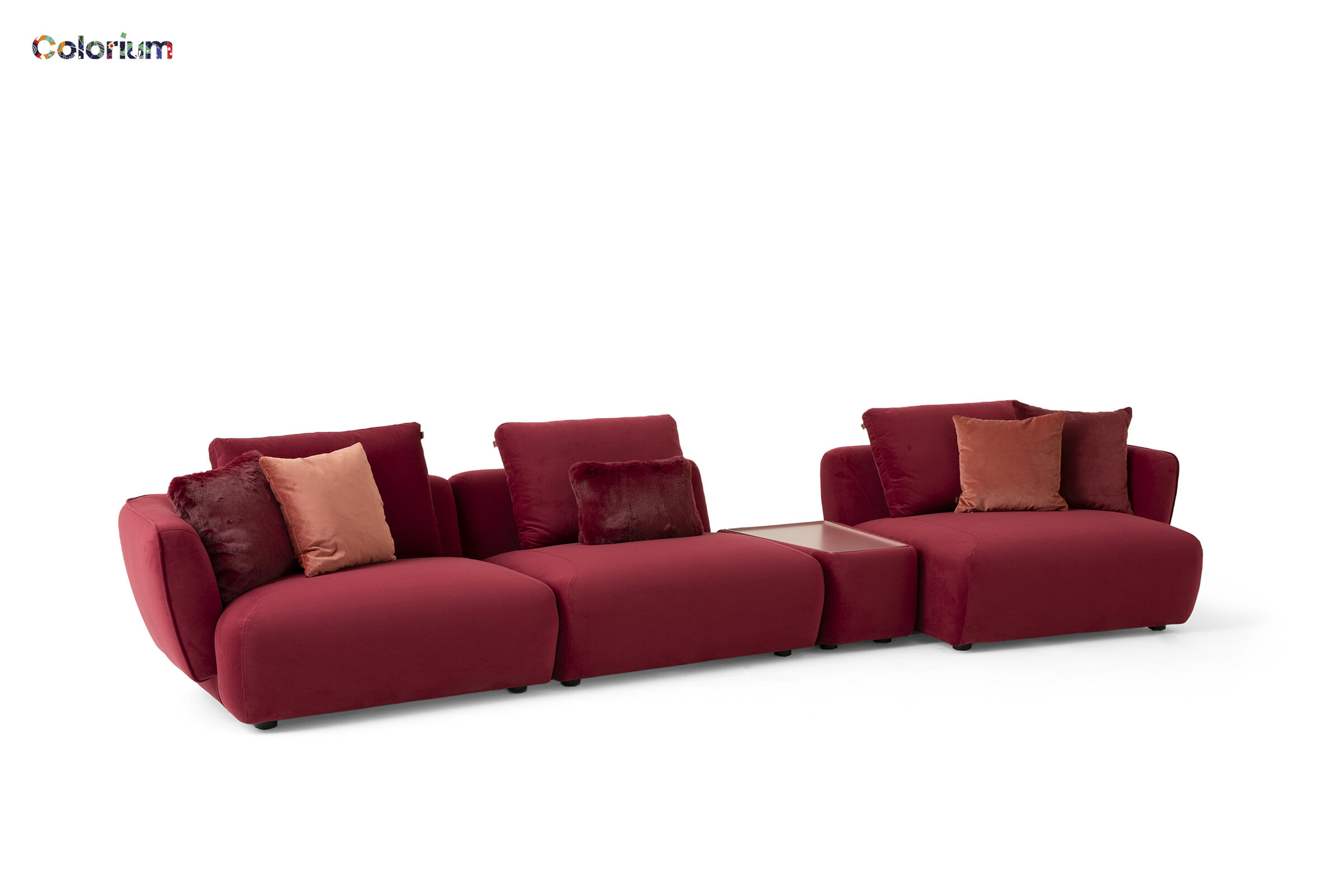Canapea modulară roșie elegantă, cu perne pufoase, perfectă pentru livinguri moderne și interioare elegante. Scaune confortabile cu un design contemporan de la Saloni Furniture.