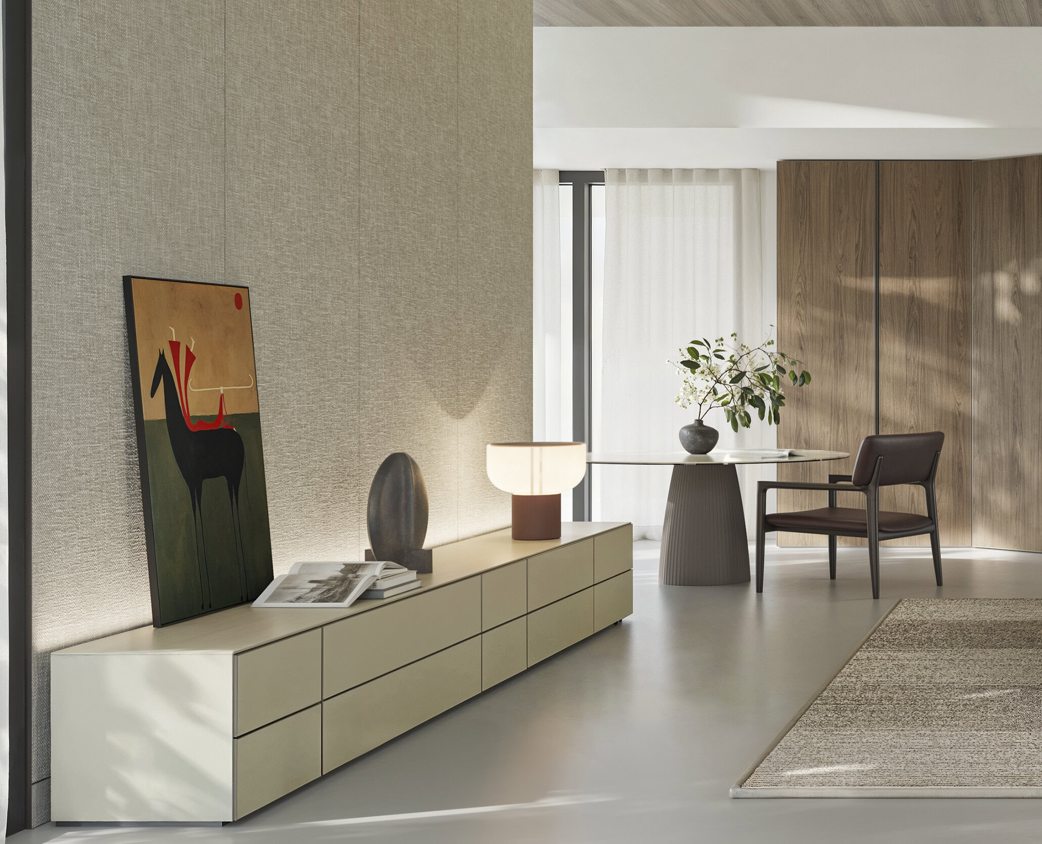 Living modern și elegant, cu mobilier elegant, bufet bej, obiecte decorative, lampă de citit, măsuță de cafea cu plantă și iluminare ambientală confortabilă, într-un design interior minimalist.