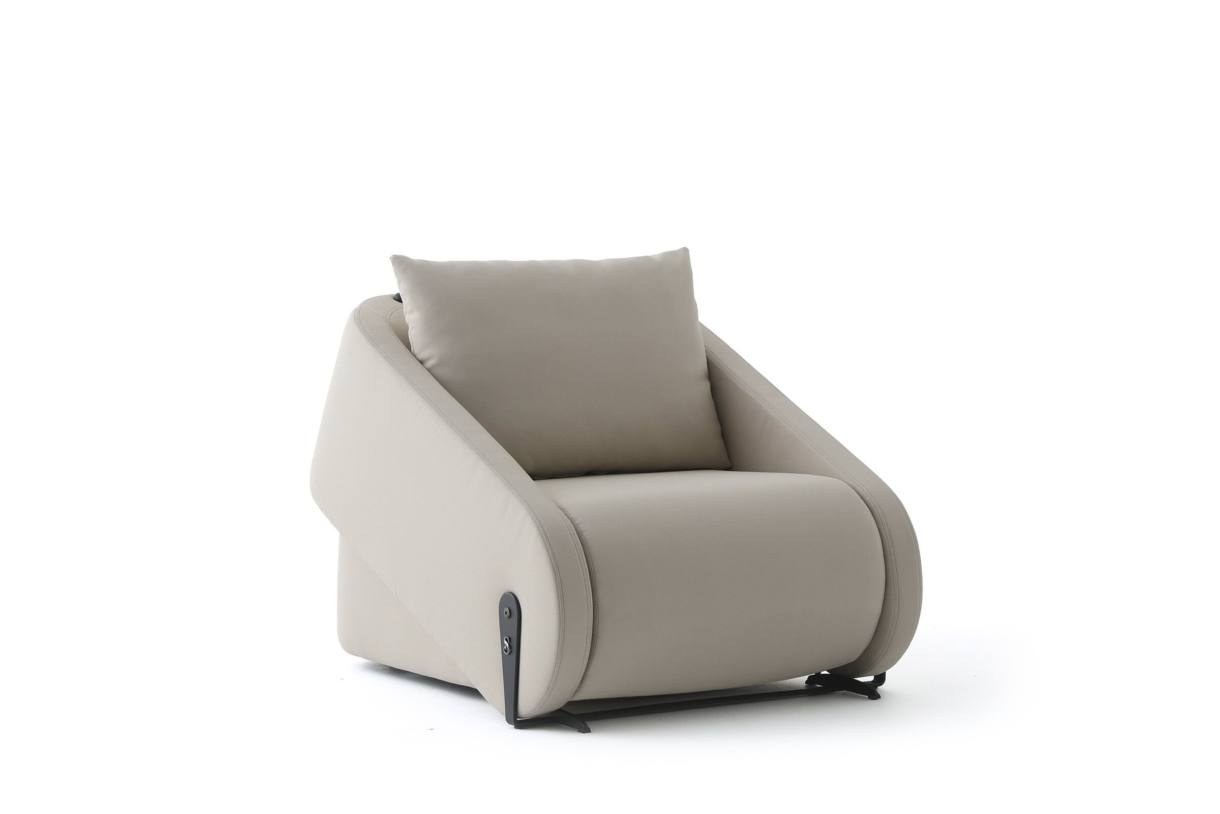 Fotoliu modern și luxos, de culoare bej, cu pernă moale, ideal pentru decorul contemporan al camerei de zi și pentru sporirea confortului la ședere.