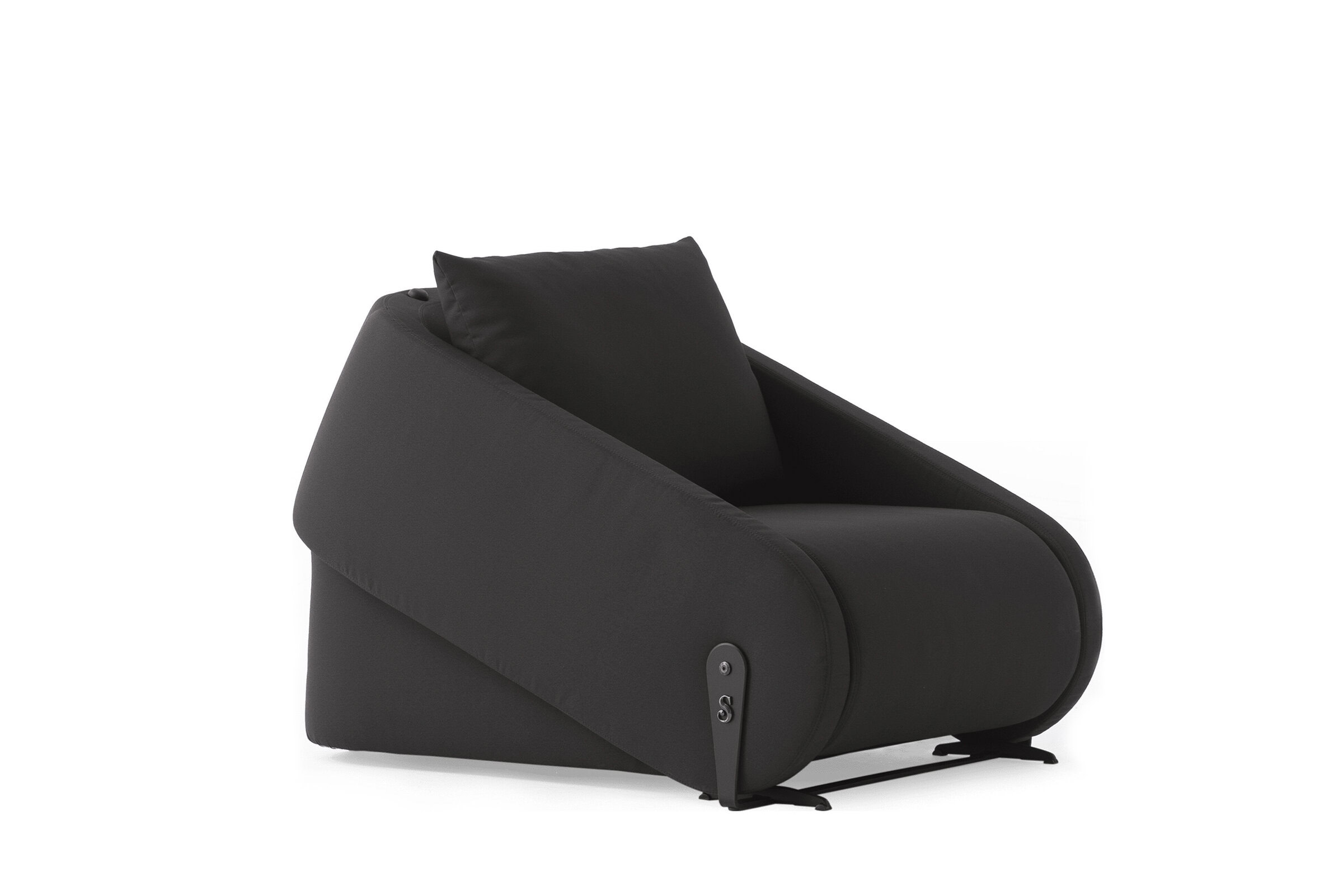Fotoliu modern, elegant, de culoare neagră, cu perne moi și design elegant, perfect pentru livinguri contemporane și spații confortabile, oferind confort și decor sofisticat.